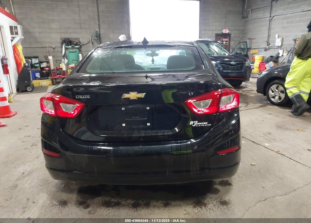 2018 CHEVROLET CRUZE VIN: 1G1BE5SM9J7208063