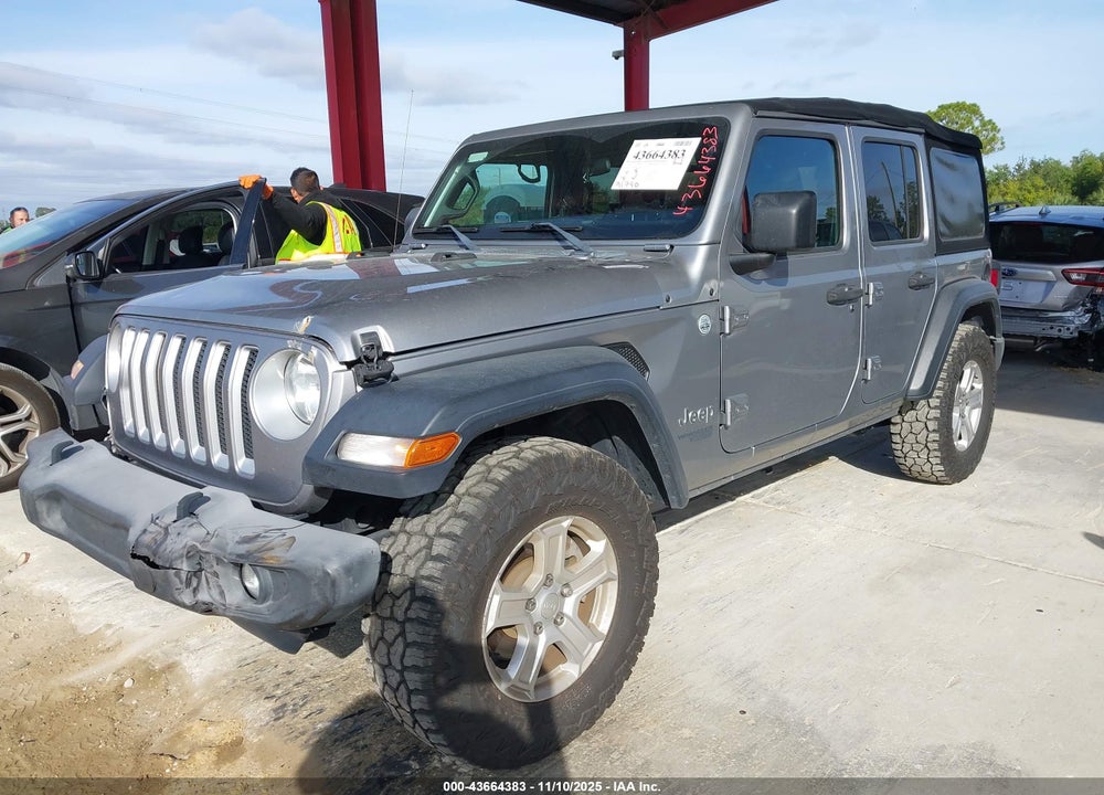 2018 JEEP WRANGLER UNLIMITED SPORT S 4X4 VIN: 1C4HJXDG4JW157805