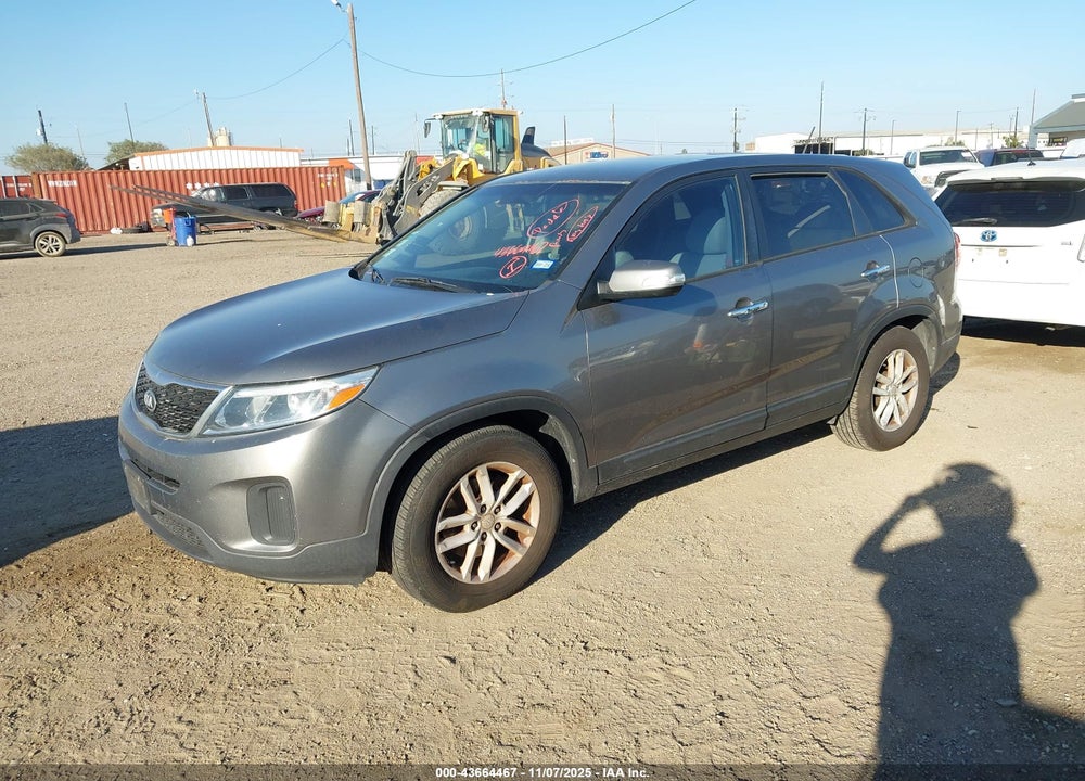 2014 KIA SORENTO LX VIN: 5XYKT3A67EG477398