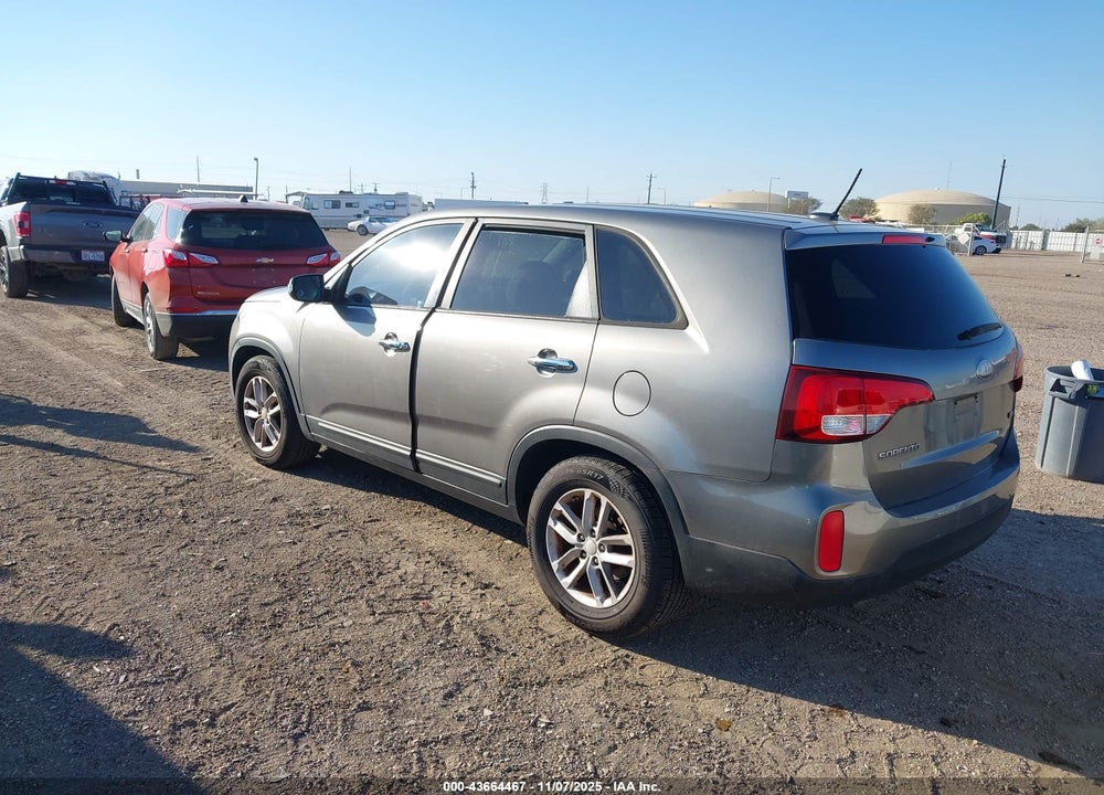 2014 KIA SORENTO LX VIN: 5XYKT3A67EG477398