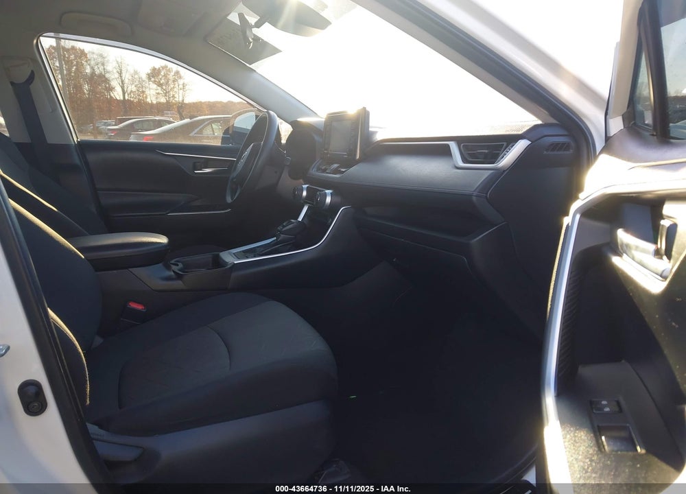 2021 TOYOTA RAV4 XLE VIN: 2T3P1RFV6MC161443