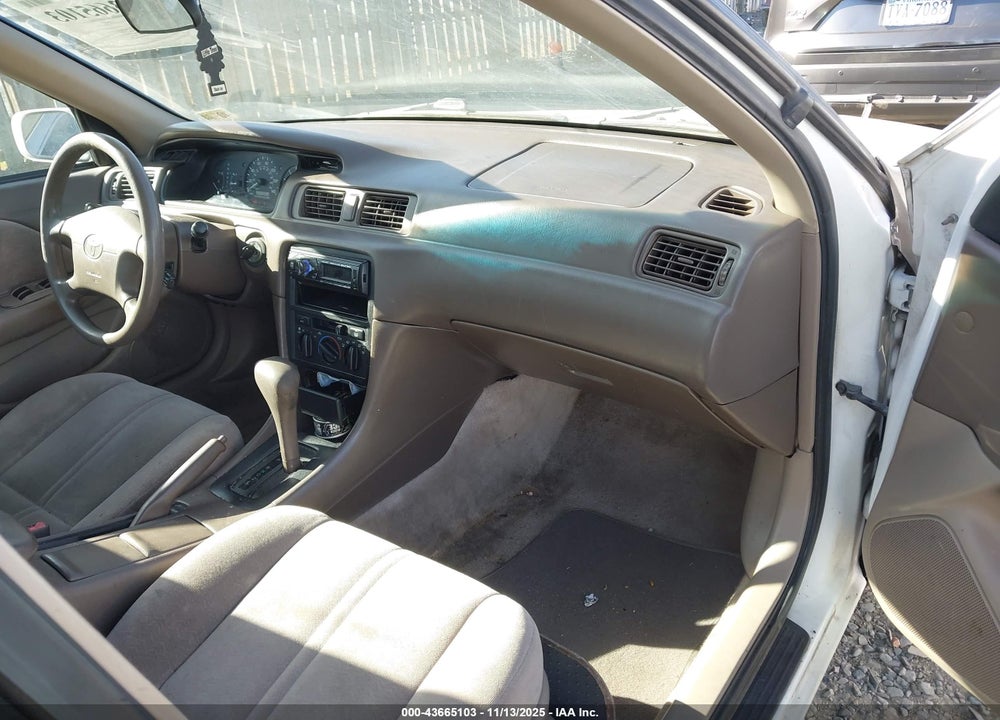 1999 TOYOTA CAMRY LE VIN: 4T1BG22K9XU877308