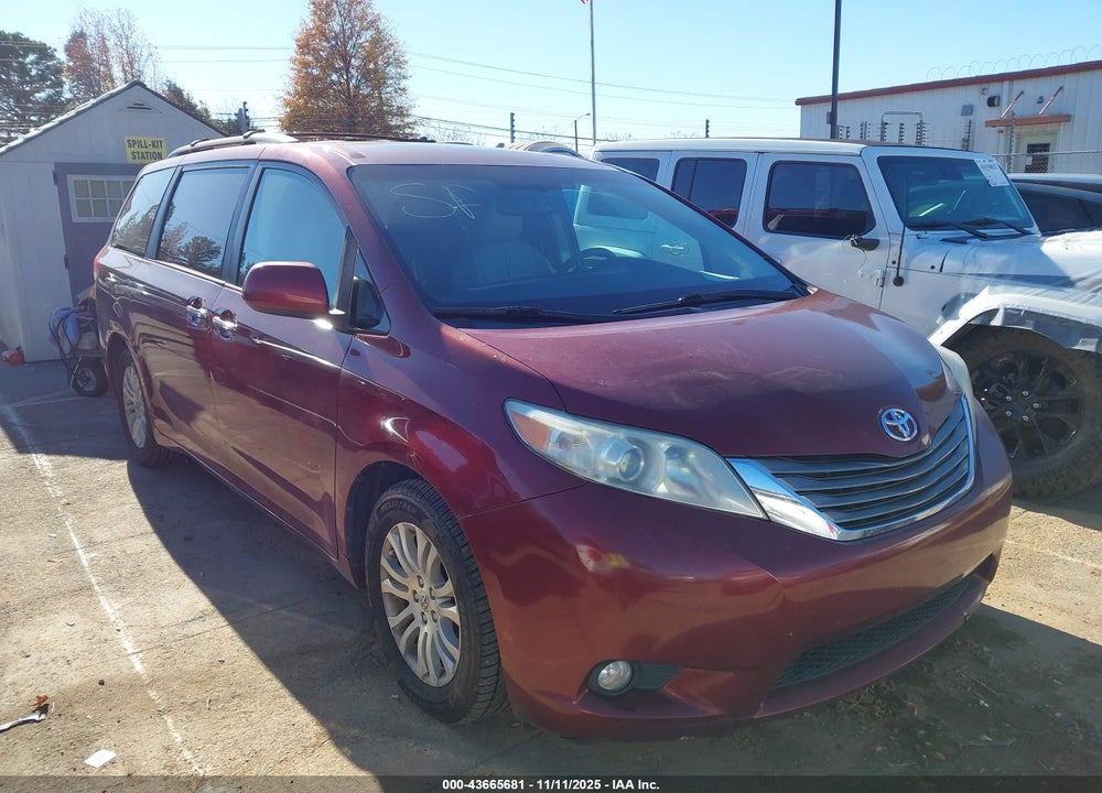 2011 TOYOTA SIENNA XLE V6 VIN: 5TDYK3DC4BS108947
