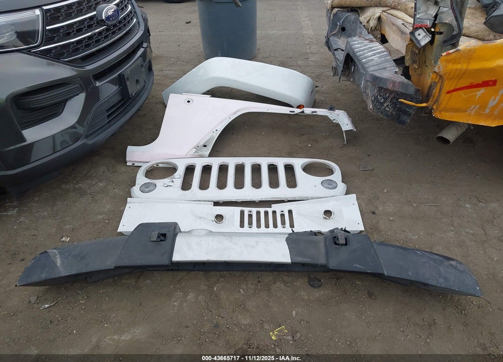 2014 JEEP WRANGLER UNLIMITED SAHARA VIN: 1C4HJWEG3EL179312