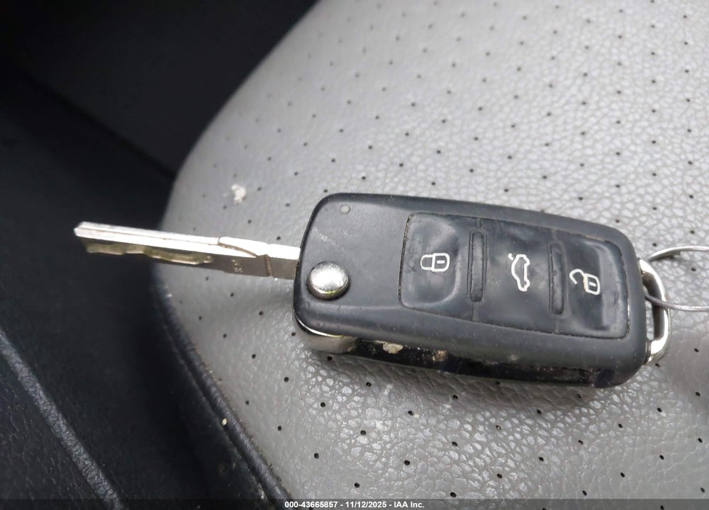 2014 VOLKSWAGEN JETTA HYBRID SEL PREMIUM VIN: 3VW637AJ1EM317465