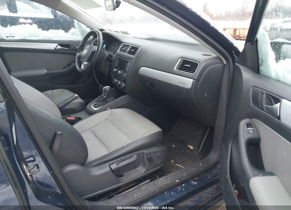 2014 VOLKSWAGEN JETTA HYBRID SEL PREMIUM VIN: 3VW637AJ1EM317465
