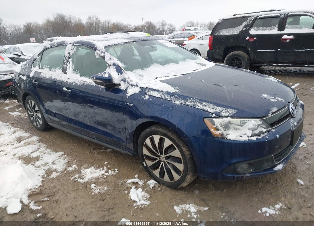 2014 VOLKSWAGEN JETTA HYBRID SEL PREMIUM VIN: 3VW637AJ1EM317465