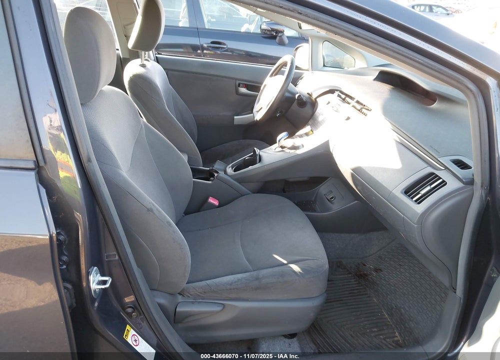 2011 TOYOTA PRIUS TWO VIN: JTDKN3DU1B0259852