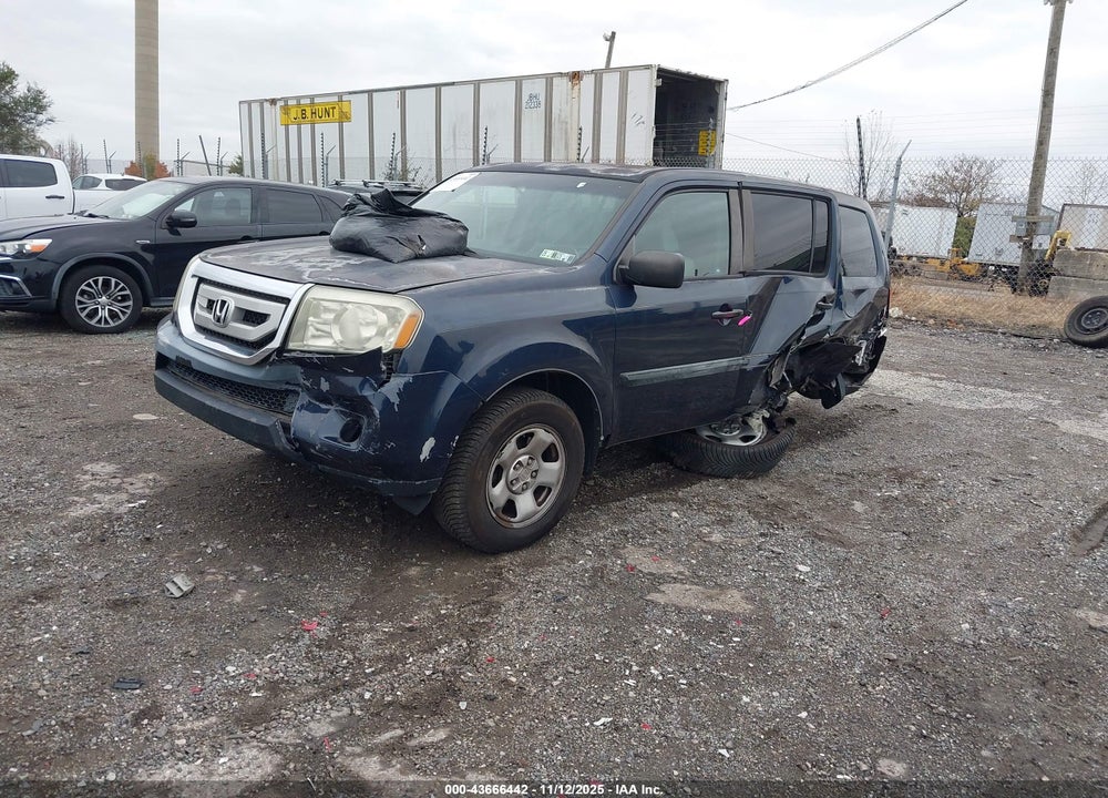 2011 HONDA PILOT LX VIN: 5FNYF3H20BB023078