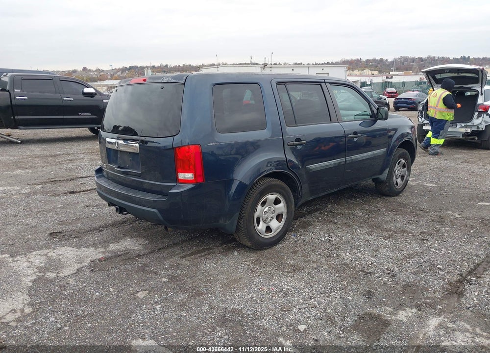 2011 HONDA PILOT LX VIN: 5FNYF3H20BB023078