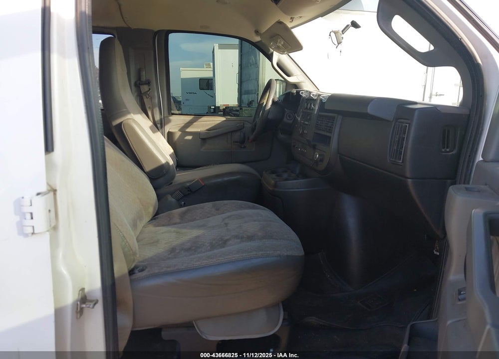 2017 CHEVROLET EXPRESS 3500 LT VIN: 1GAZGPFGXH1160742