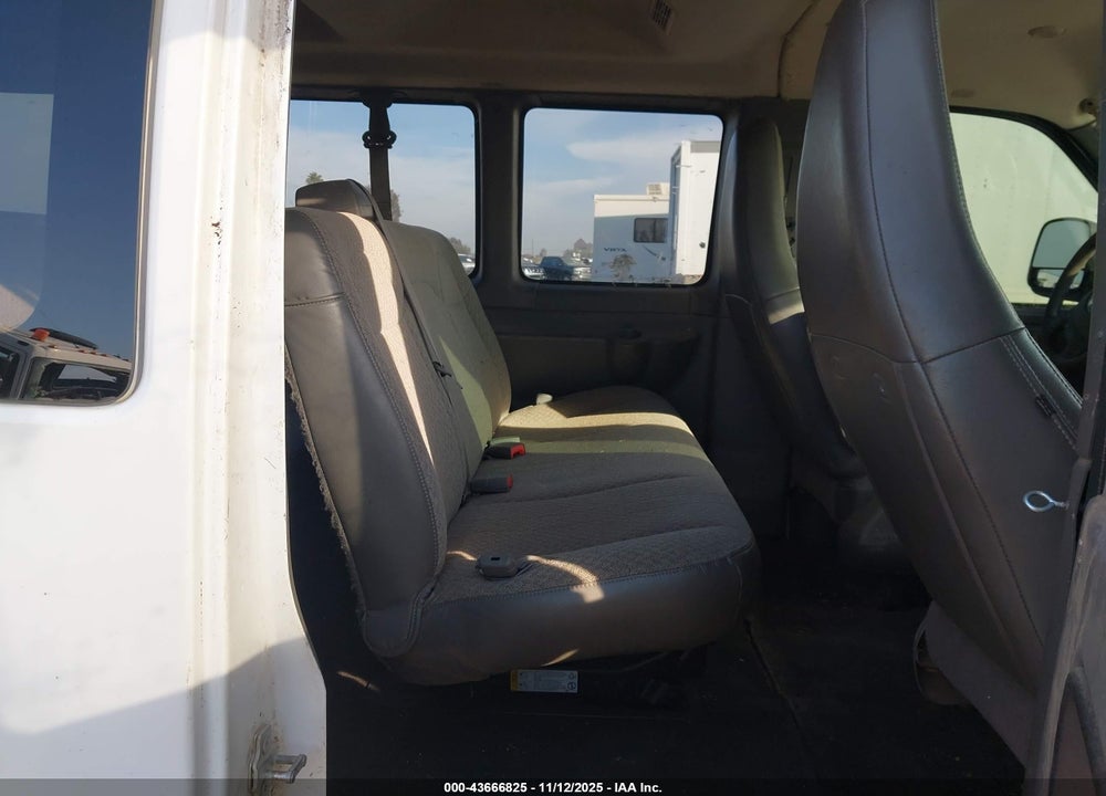 2017 CHEVROLET EXPRESS 3500 LT VIN: 1GAZGPFGXH1160742