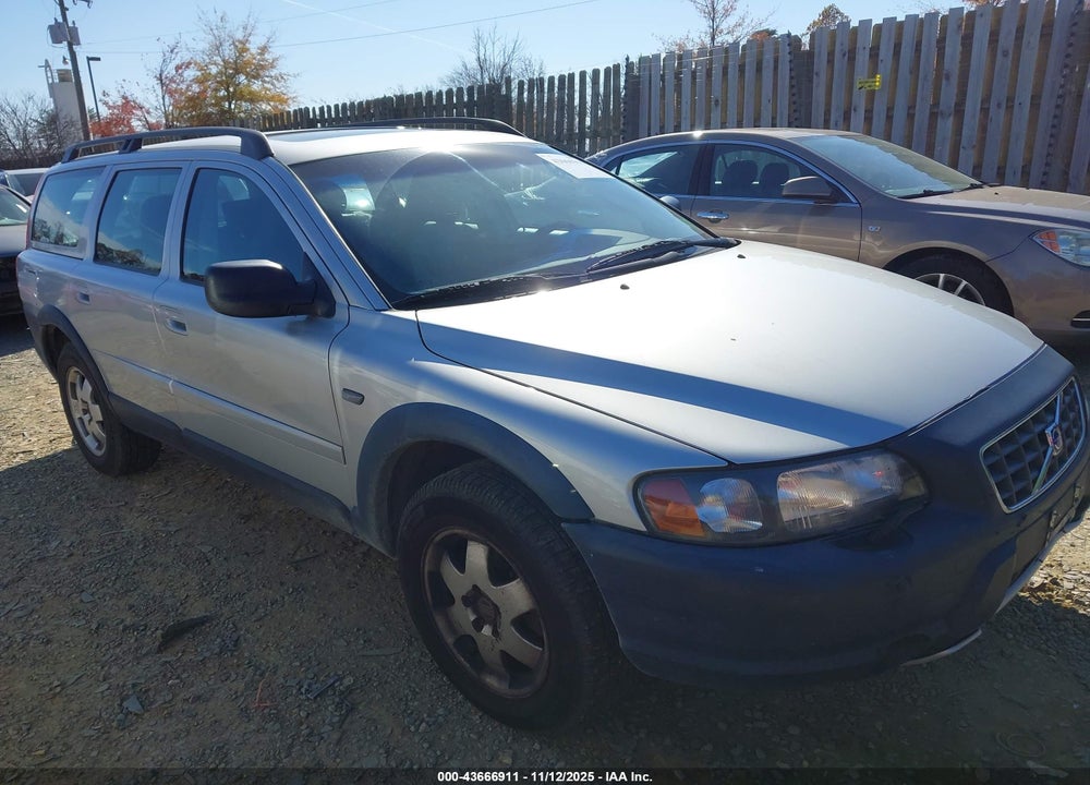 2001 VOLVO V70 XC VIN: YV1SZ58D111010111
