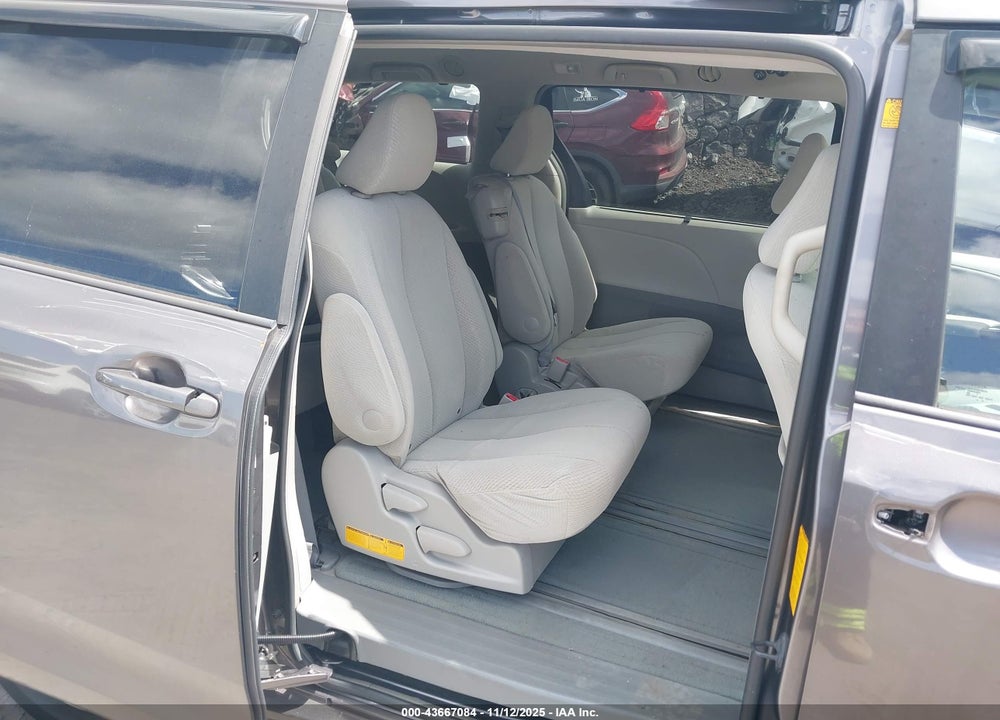 2012 TOYOTA SIENNA LE V6 7 PASSENGER AUTO ACCESS SEAT/LE V6 8 PASSENGER VIN: 5TDKK3DC5CS216033
