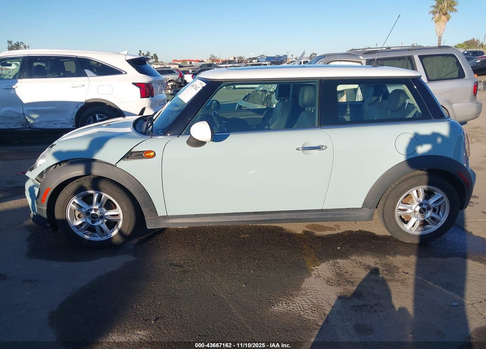2013 MINI HARDTOP COOPER VIN: WMWSU3C5XDT547669