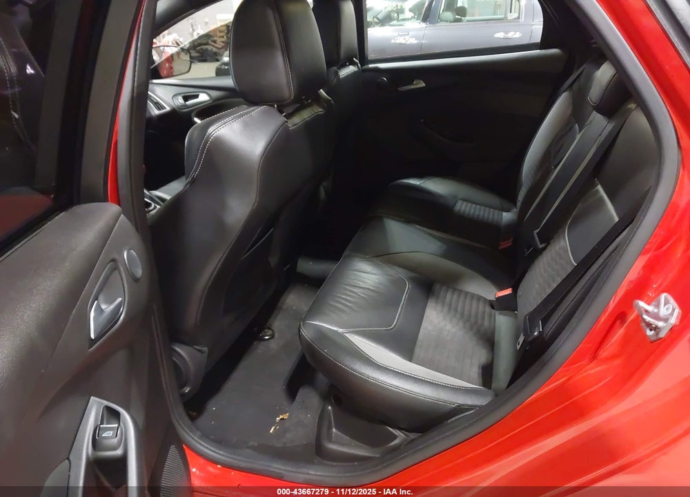 2016 FORD FOCUS VIN: 1FADP3L99GL273705