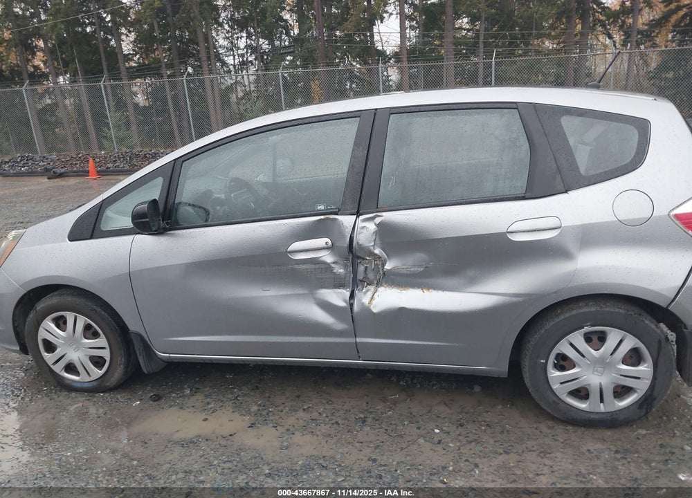 2010 HONDA FIT VIN: JHMGE8G21AC035389
