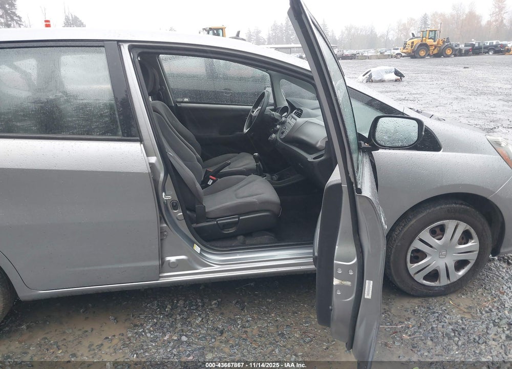 2010 HONDA FIT VIN: JHMGE8G21AC035389