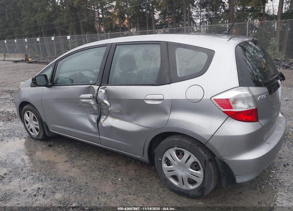 2010 HONDA FIT VIN: JHMGE8G21AC035389