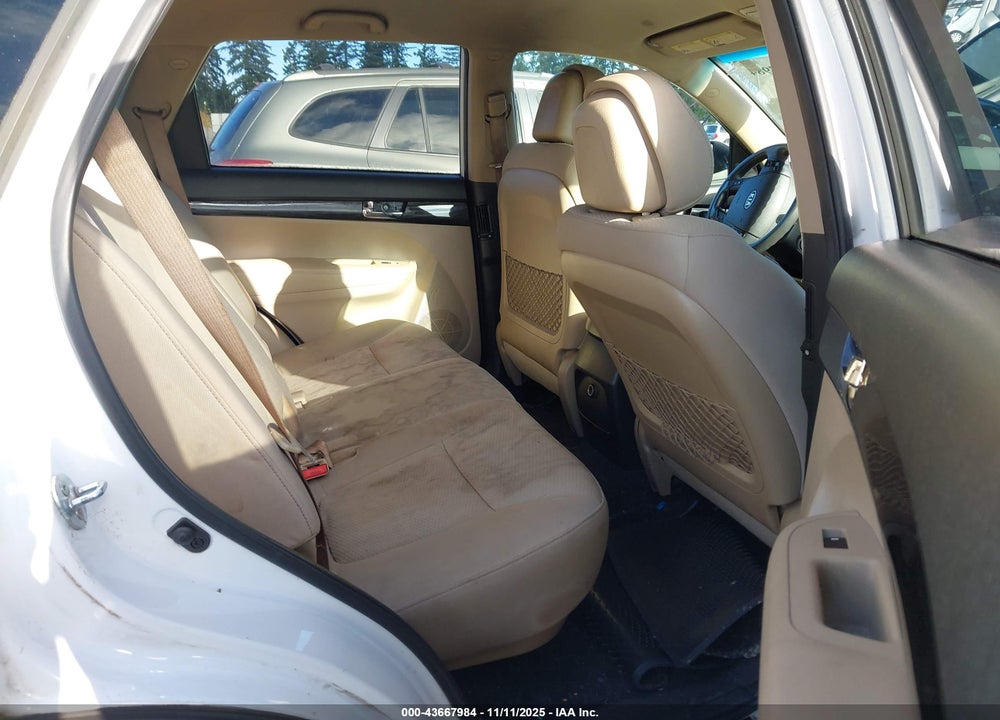 2011 KIA SORENTO LX V6 VIN: 5XYKT4A26BG112001