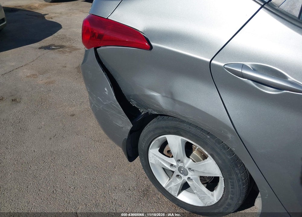 2013 HYUNDAI ELANTRA GLS VIN: KMHDH4AE0DU940241