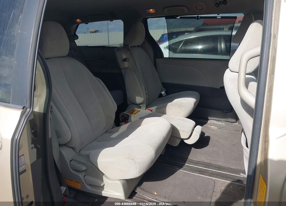 2011 TOYOTA SIENNA LE V6 VIN: 5TDKK3DC2BS115014