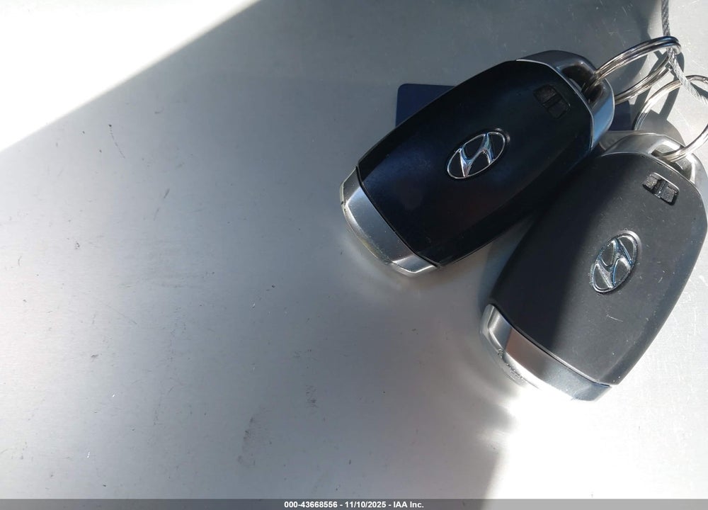 2020 HYUNDAI SANTA FE SEL VIN: 5NMS33AD6LH273256
