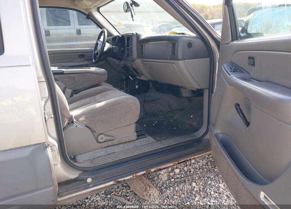 2005 CHEVROLET AVALANCHE 1500 LS VIN: 3GNEK12Z25G256085