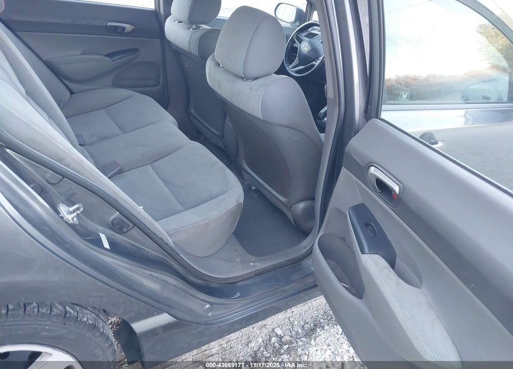 2011 HONDA CIVIC LX VIN: 19XFA1F52BE026657