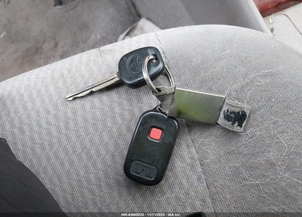 2005 TOYOTA COROLLA LE VIN: 1NXBR32E55Z378903