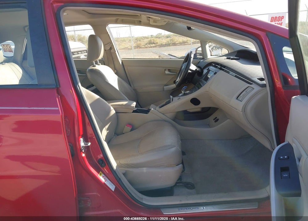 2011 TOYOTA PRIUS FOUR VIN: JTDKN3DU4B0284728