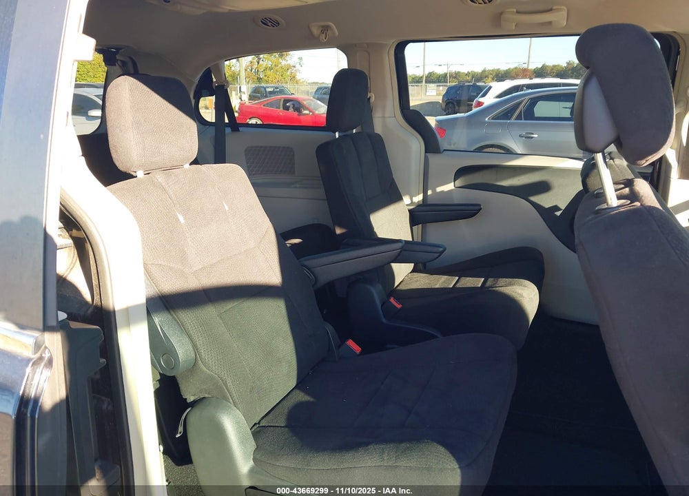 2011 CHRYSLER TOWN & COUNTRY TOURING VIN: 2A4RR5DG9BR611178