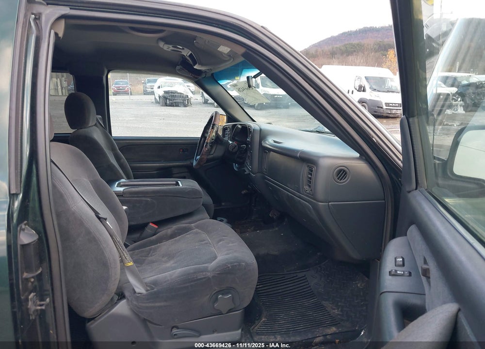 2001 CHEVROLET SILVERADO 1500 LS VIN: 1GCEK19T51E126281