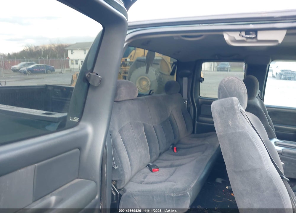 2001 CHEVROLET SILVERADO 1500 LS VIN: 1GCEK19T51E126281