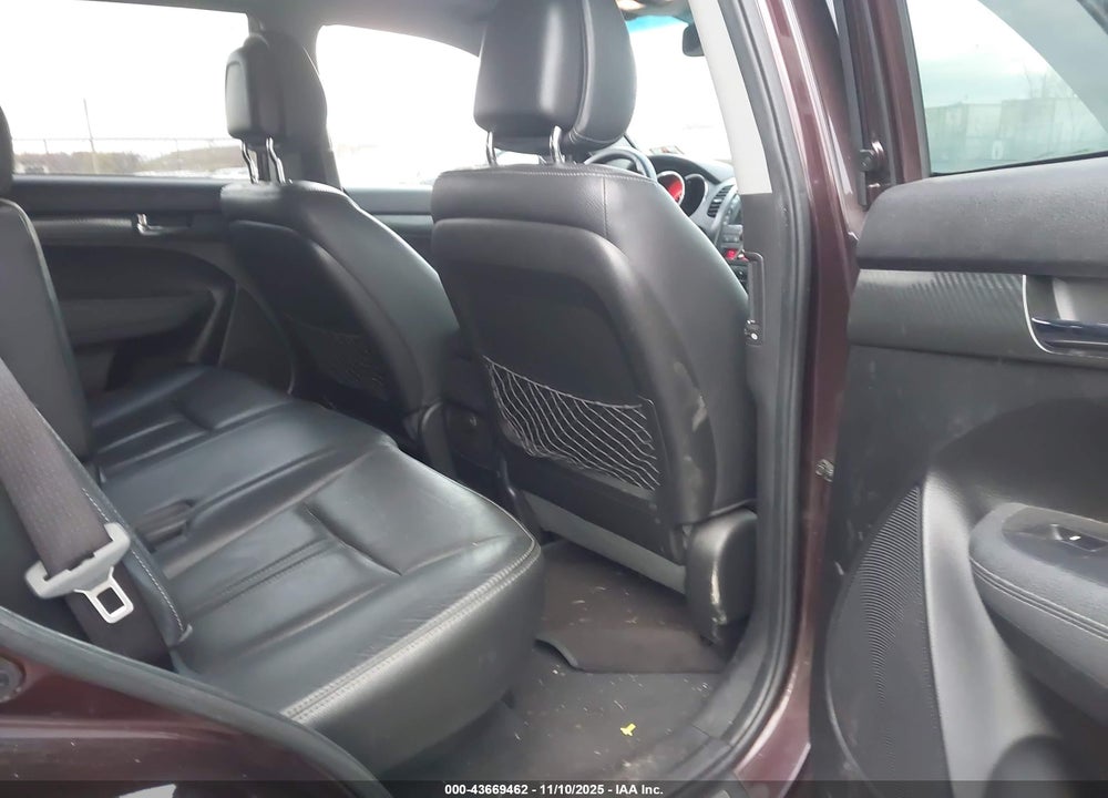 2011 KIA SORENTO SX V6 VIN: 5XYKWDA26BG097071