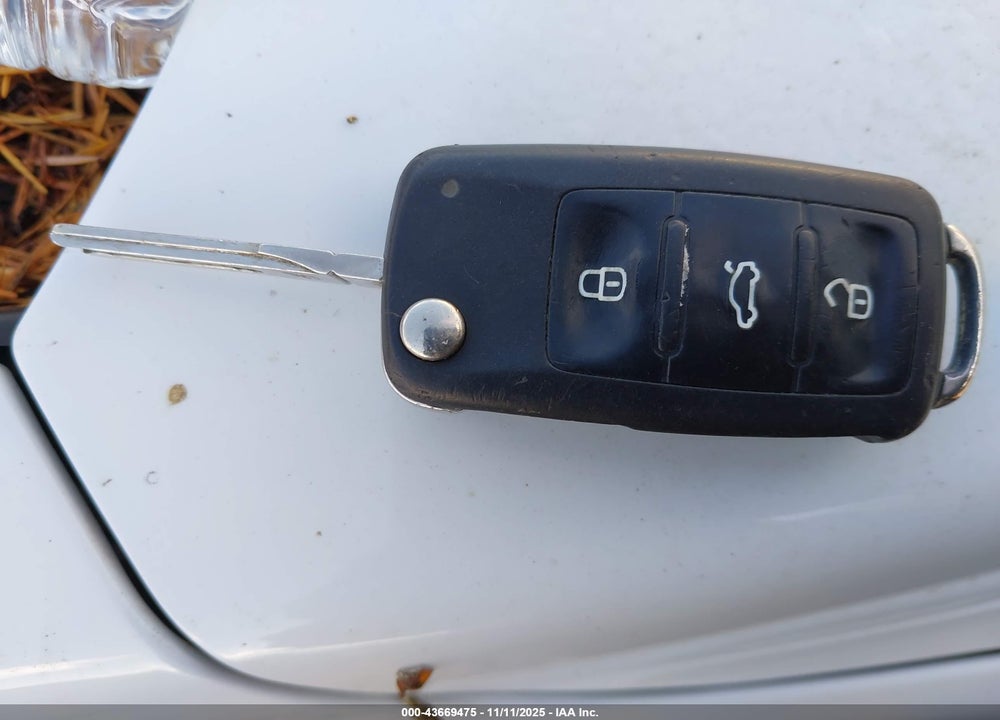 2013 VOLKSWAGEN JETTA 2.0L S VIN: 3VW2K7AJ6DM267825