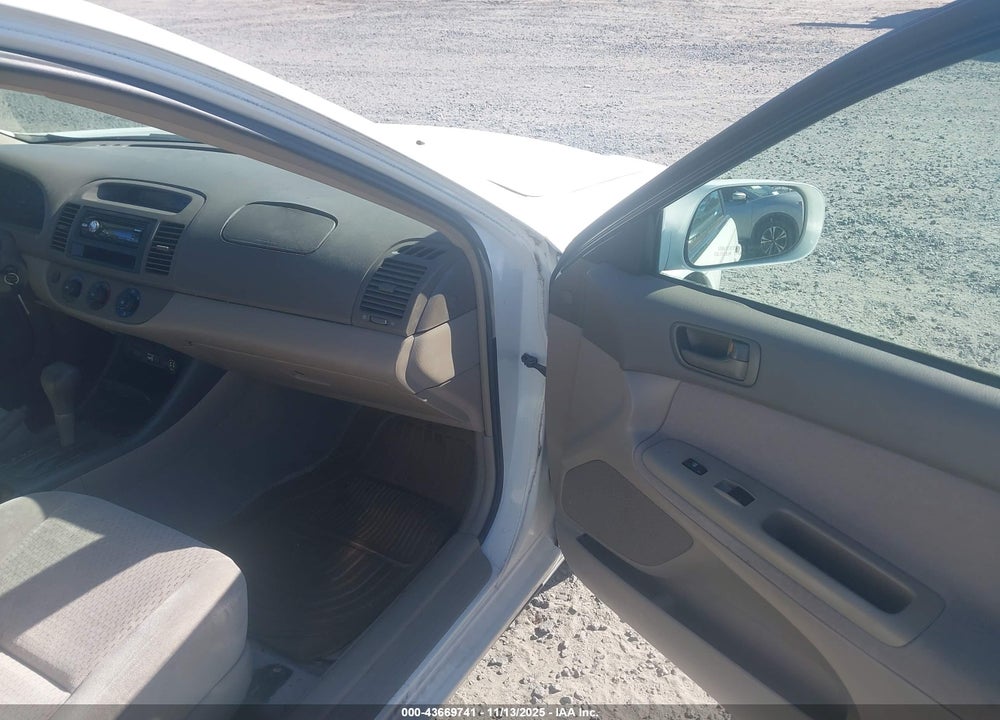 2004 TOYOTA CAMRY LE VIN: 4T1BE32K14U291564