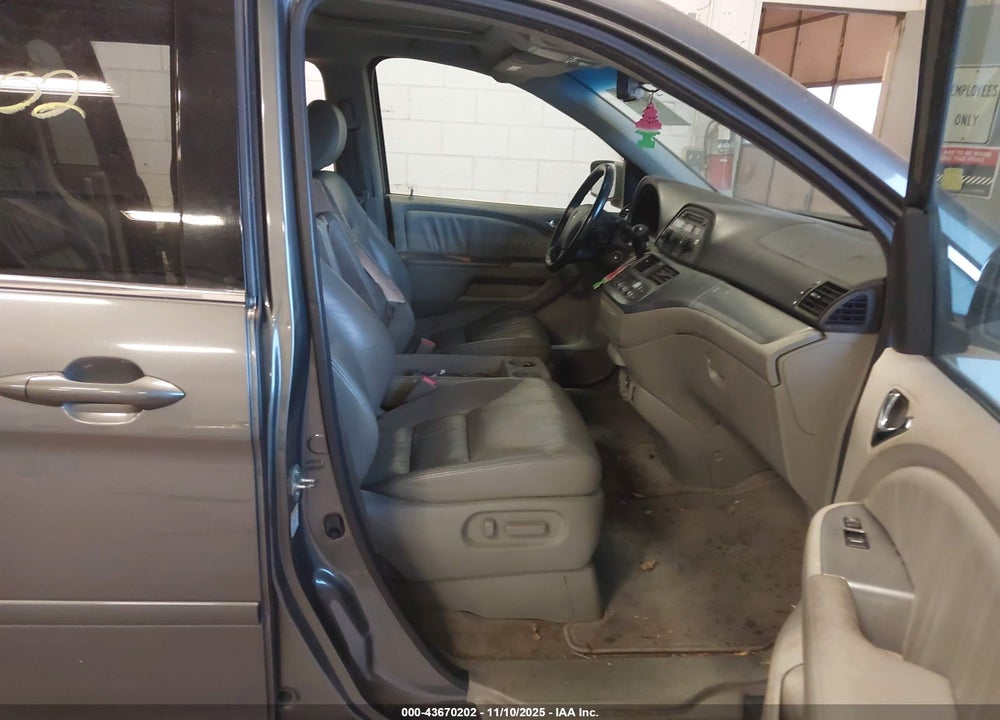 2008 HONDA ODYSSEY EX-L VIN: 5FNRL38638B105184