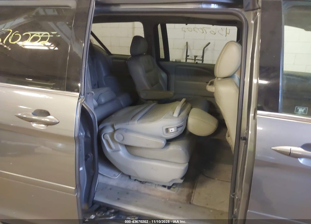 2008 HONDA ODYSSEY EX-L VIN: 5FNRL38638B105184