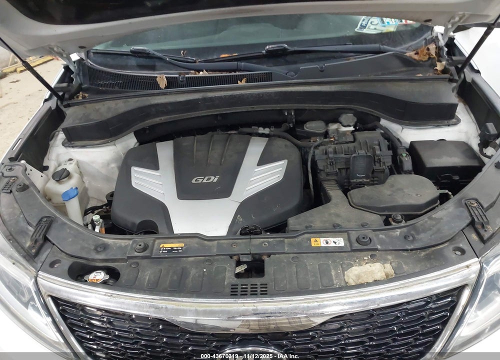 2015 KIA SORENTO LX V6 VIN: 5XYKTDA79FG560847