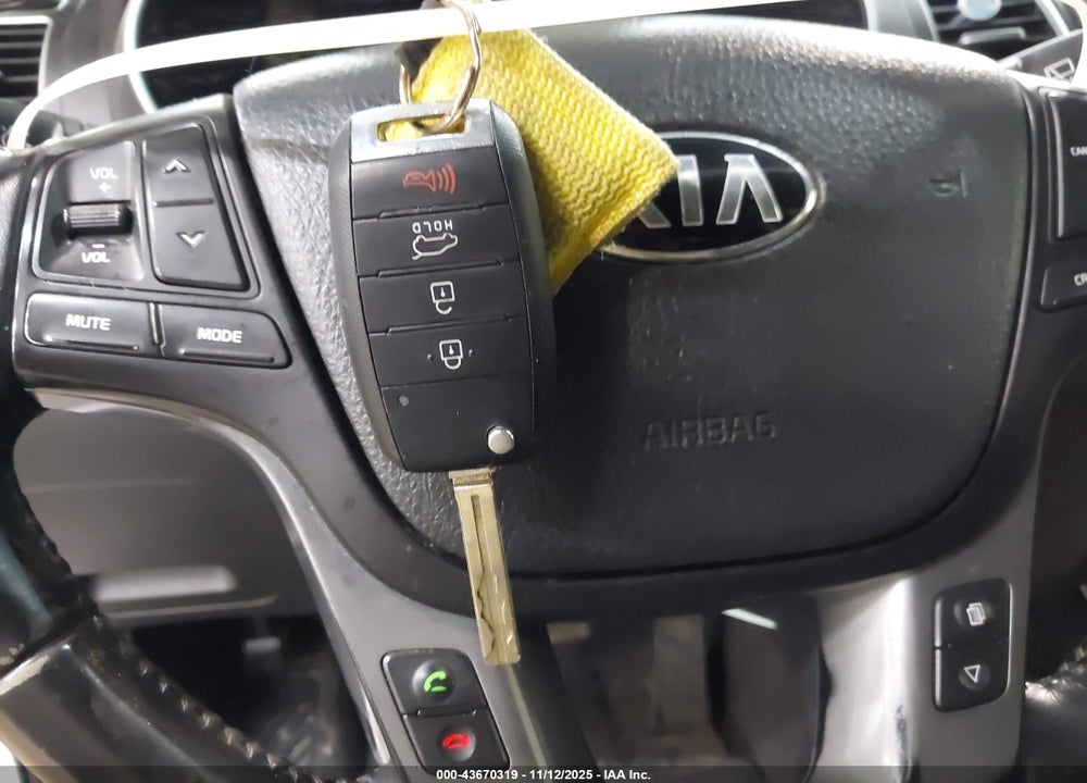 2015 KIA SORENTO LX V6 VIN: 5XYKTDA79FG560847