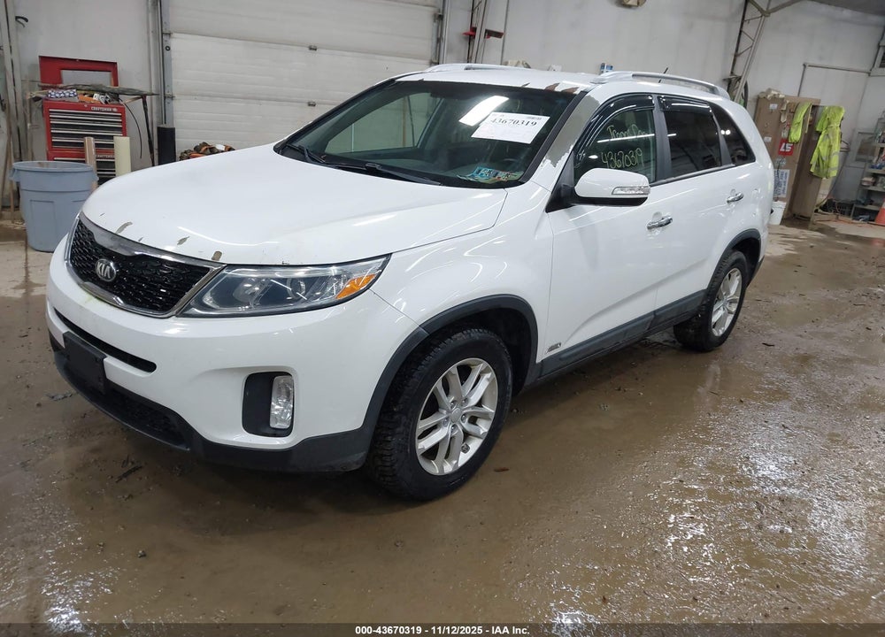 2015 KIA SORENTO LX V6 VIN: 5XYKTDA79FG560847