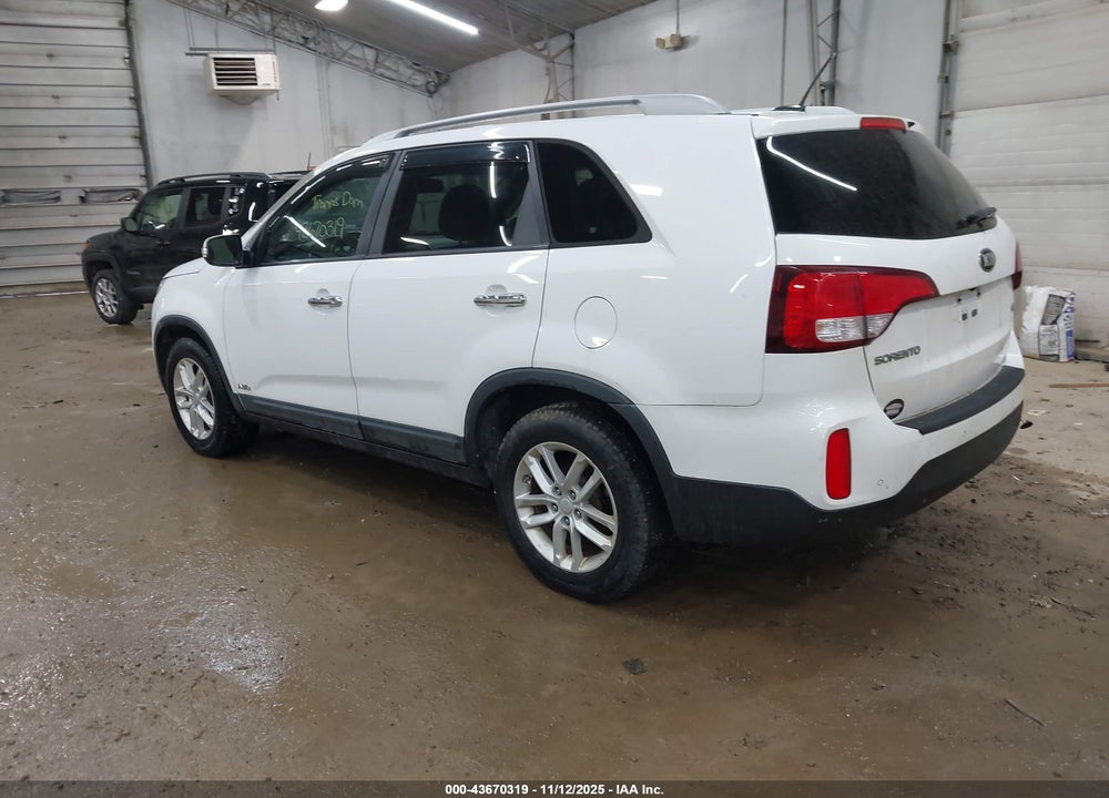 2015 KIA SORENTO LX V6 VIN: 5XYKTDA79FG560847