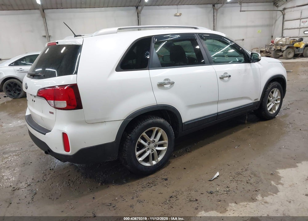 2015 KIA SORENTO LX V6 VIN: 5XYKTDA79FG560847