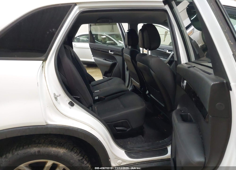 2015 KIA SORENTO LX V6 VIN: 5XYKTDA79FG560847