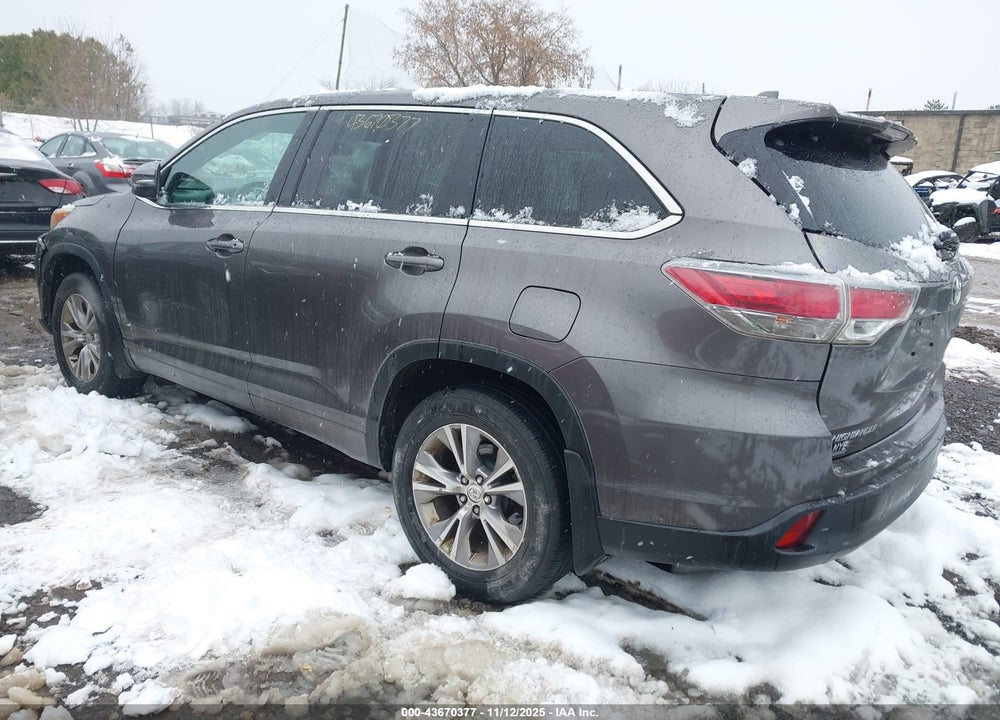 2015 TOYOTA HIGHLANDER LE PLUS V6 VIN: 5TDBKRFH8FS160394