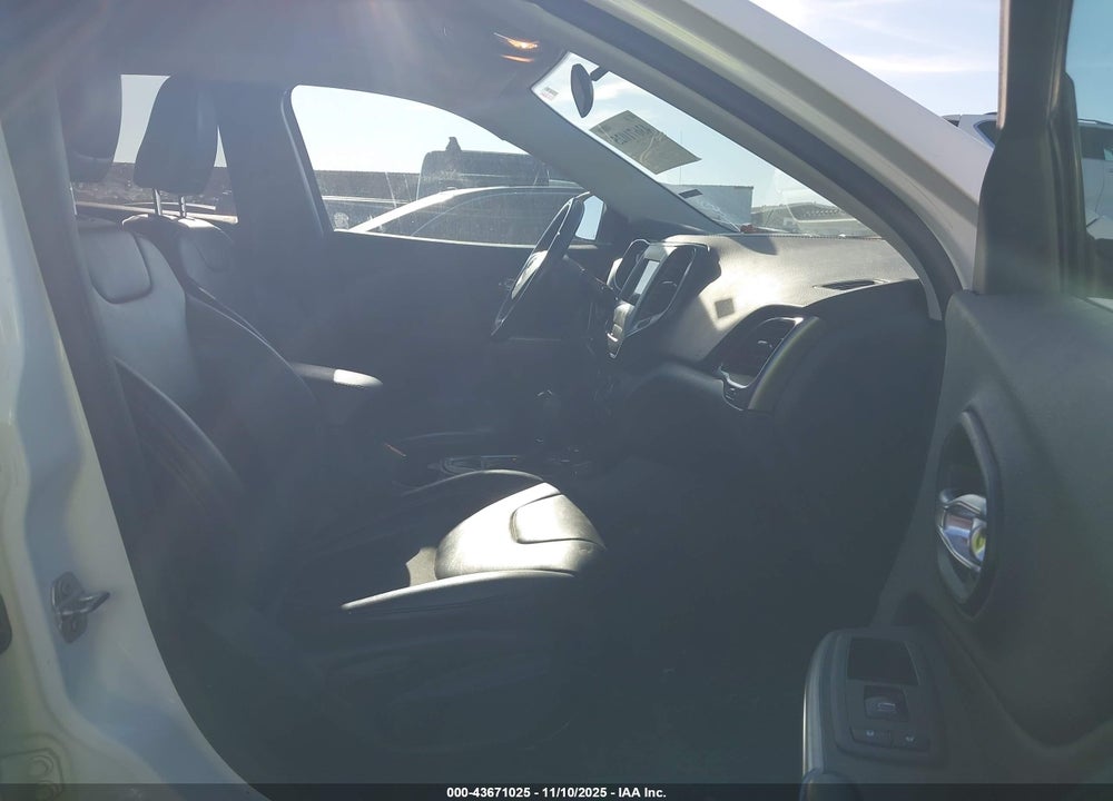 2020 JEEP CHEROKEE LATITUDE PLUS 4X4 VIN: 1C4PJMLBXLD586588