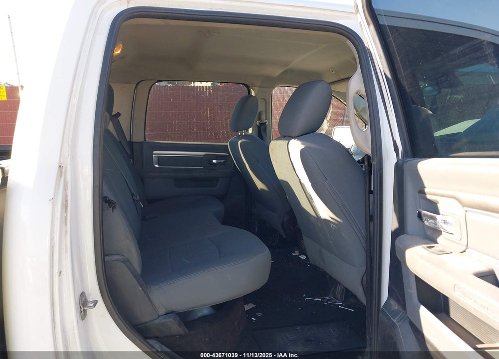 2017 RAM 1500 SLT 4X4 6'4 BOX VIN: 1C6RR7TT8HS742777