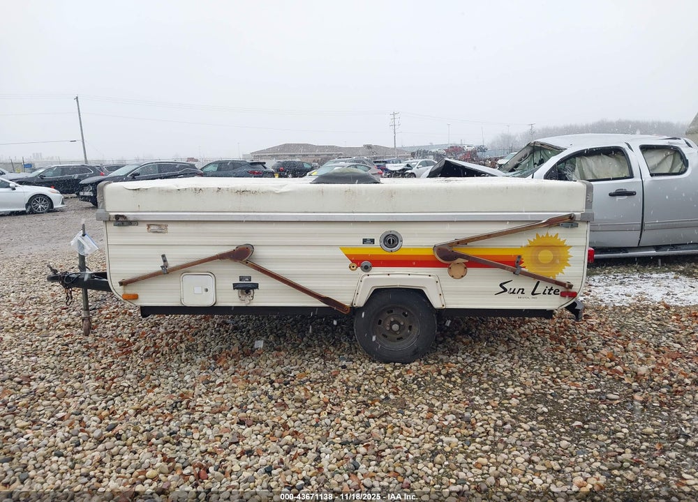 1982 SUN LITE POP-UP CAMPER VIN: 1S411E00XC1041567