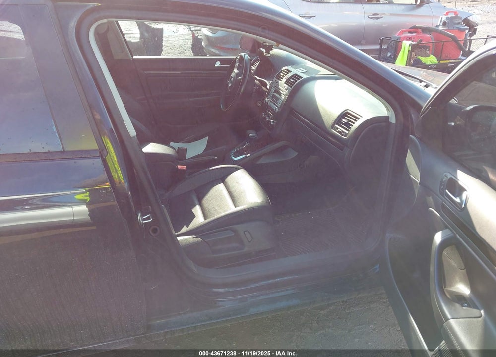 2010 VOLKSWAGEN JETTA VIN: 3VWRA7AJ4AM054403